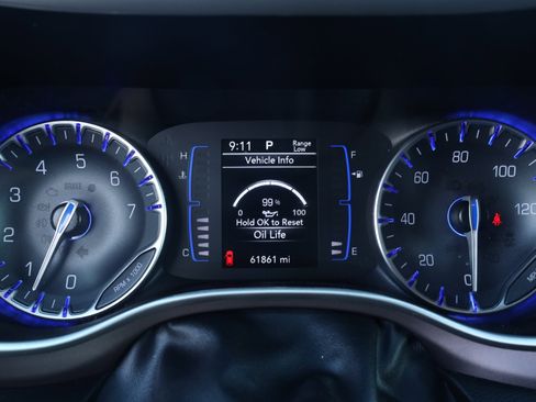 Used 2023 Chrysler Voyager LX image 25