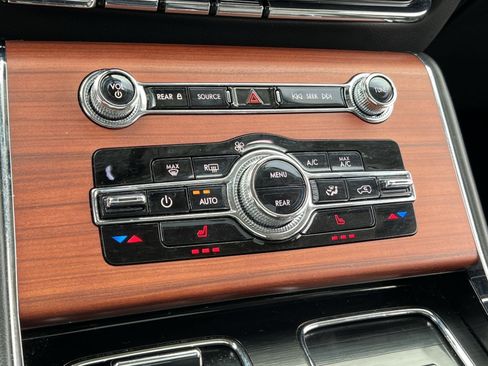 Used 2024 Lincoln Aviator Reserve AWD/4WD image 18
