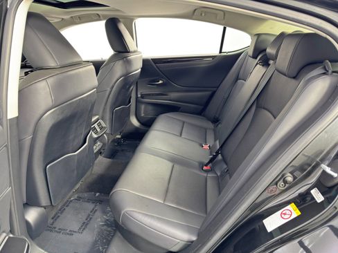 Used 2019 Lexus ES 300h image 40