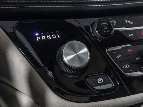 Used 2022 Chrysler Pacifica Limited image 34