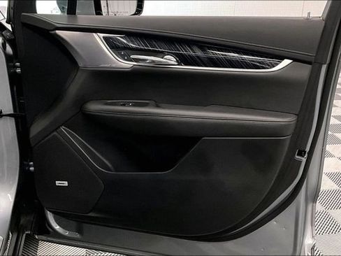 Used 2025 Cadillac XT6 Premium Luxury image 21