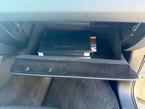 Used 2022 Porsche Cayenne Platinum Edition image 27