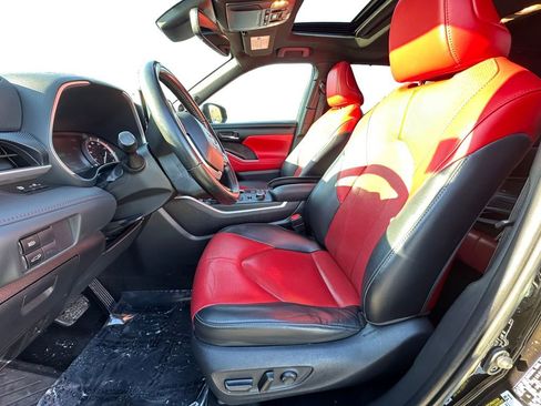 Used 2022 Toyota Highlander XSE image 9