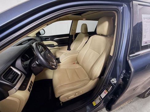 Used 2018 Toyota Highlander XLE image 18
