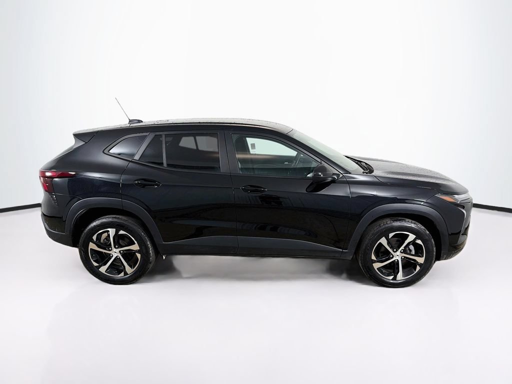 Used 2024 Chevrolet Trax RS w/ Driver Confidence Package FWD image 4