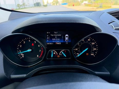 Used 2017 Ford Escape SE w/ SE Cold Weather Package AWD/4WD image 28