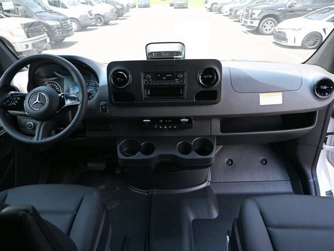 Used 2025 Mercedes-Benz Sprinter 2500 image 17