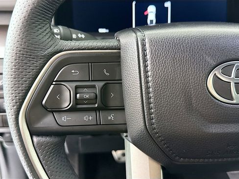 Used 2025 Toyota Tacoma TRD Sport AWD/4WD image 11