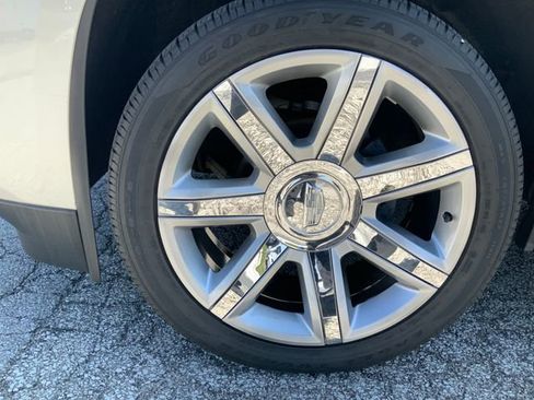 Used 2015 Cadillac Escalade Luxury AWD/4WD image 10