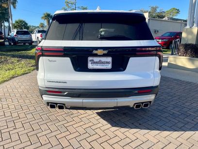 Used 2025 Chevrolet Traverse LT