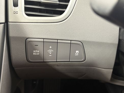 Used 2015 Hyundai Elantra SE w/ Option Group 02 FWD image 17
