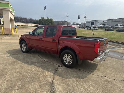 Used 2019 Nissan Frontier SV w/ Value Truck Package image 12