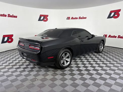 Used 2019 Dodge Challenger SXT RWD image 6