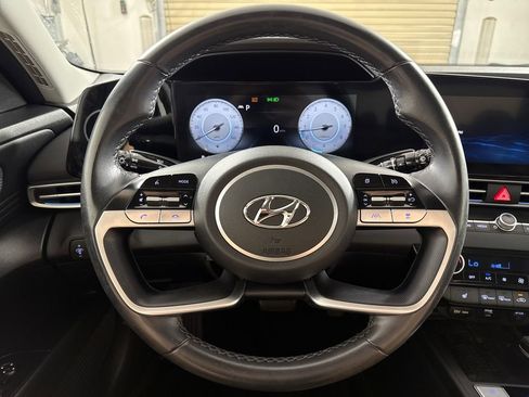 Used 2023 Hyundai Elantra Limited image 17