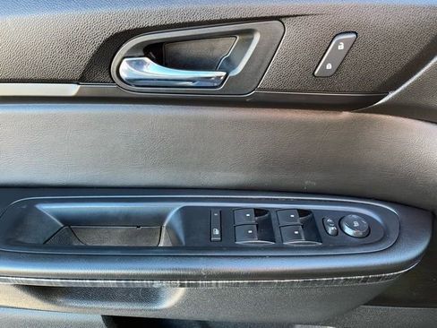 Used 2016 GMC Acadia SLT image 11