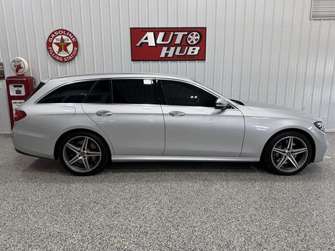 Used 2018 Mercedes-Benz E 400 4MATIC Wagon image 3