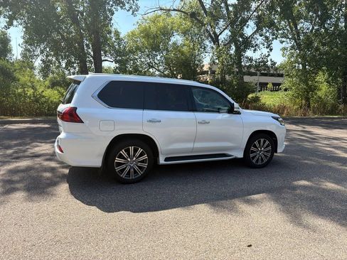 Used 2016 Lexus LX 570 4WD w/ Luxury Package image 23