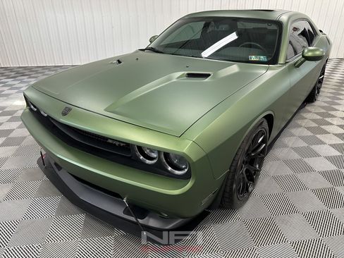 Used 2009 Dodge Challenger SRT8 w/ SRT Option Group II RWD image 3