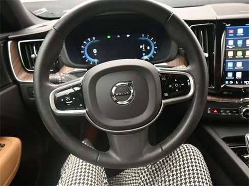 Used 2022 Volvo XC60 B5 Inscription w/ Protection Package Premier image 23