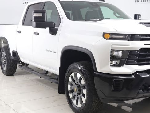 Used 2024 Chevrolet Silverado 2500 Custom AWD/4WD image 31