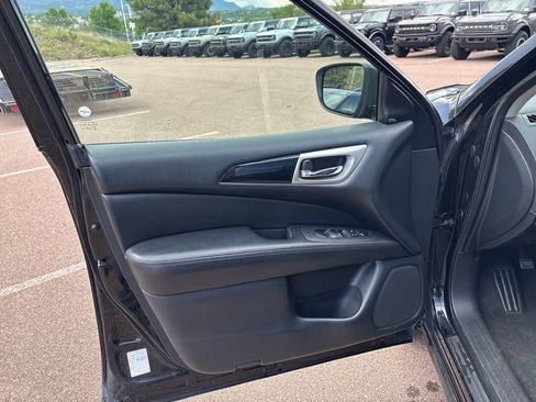 Used 2020 Nissan Pathfinder SV AWD/4WD image 10