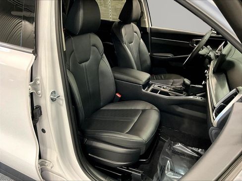 Used 2025 Kia Sorento S FWD image 28