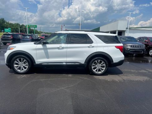 Used 2021 Ford Explorer XLT w/ Equipment Group 202A AWD/4WD image 7