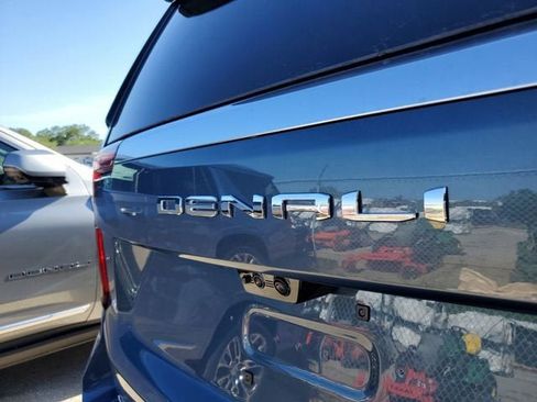 New 2026 GMC Yukon Denali w/ Denali Reserve Package AWD/4WD image 9