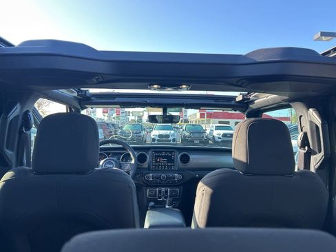 Used 2023 Jeep Wrangler Unlimited w/ Sun & Screen Package image 47