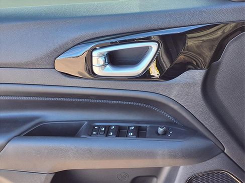 New 2026 Jeep Compass Latitude image 18