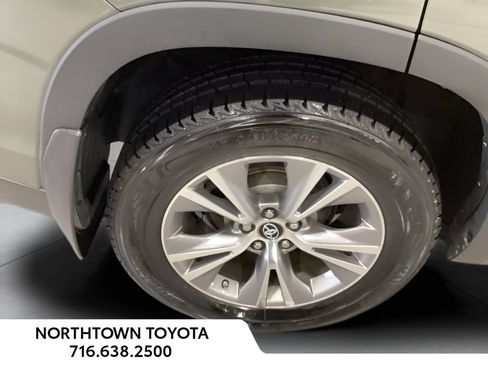 Used 2016 Toyota Highlander Plus AWD/4WD image 28