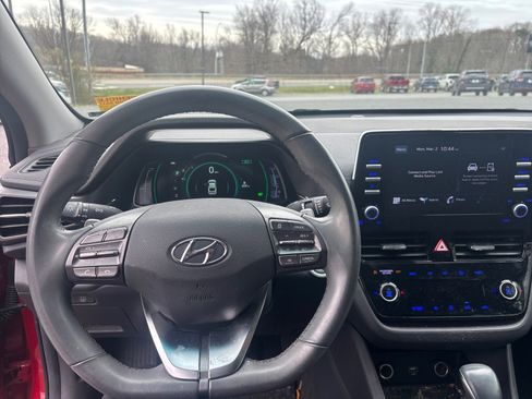Used 2022 Hyundai Ioniq SE image 10