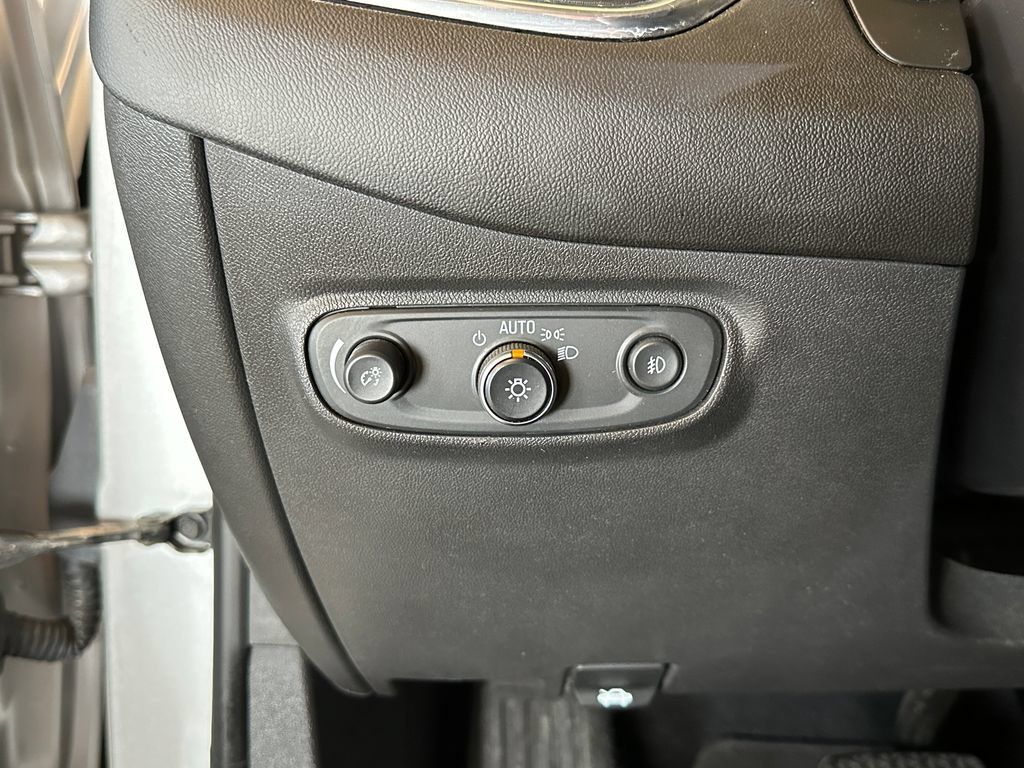 Used 2021 Chevrolet Equinox LT AWD/4WD image 18
