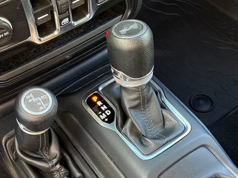 Used 2022 Jeep Wrangler Unlimited Sport image 26