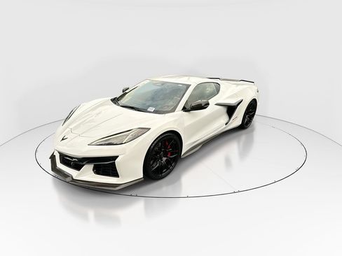 Used 2024 Chevrolet Corvette Z06 w/ Stealth Interior Trim Package RWD image 4