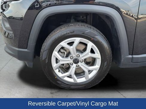 Used 2025 Jeep Compass Latitude w/ Sun & Sound Group AWD/4WD image 29