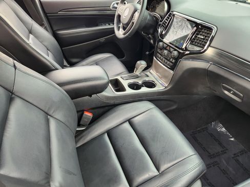 Used 2019 Jeep Grand Cherokee Limited image 17