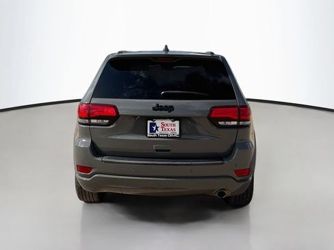 Used 2020 Jeep Grand Cherokee Altitude RWD image 6