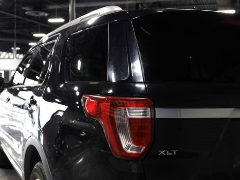 Used 2017 Ford Explorer XLT w/ Equipment Group 202A AWD/4WD image 32