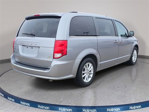Used 2019 Dodge Grand Caravan SXT image 6