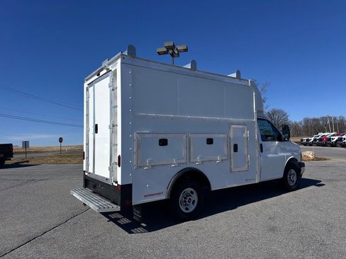 New 2026 GMC Savana 3500 w/ Power Convenience Package RWD image 10