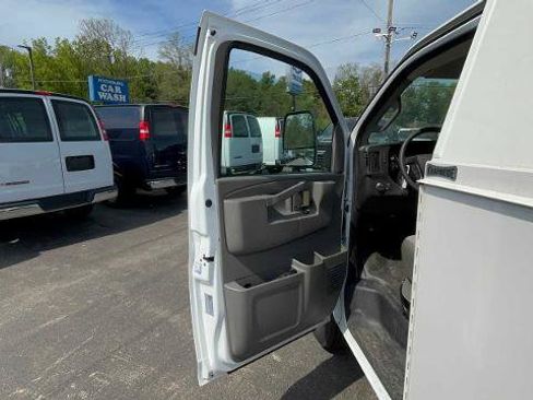 Used 2024 Chevrolet Express 3500 w/ Power Convenience Package RWD image 22