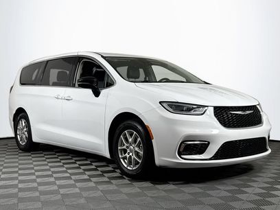 Used 2024 Chrysler Pacifica Touring-L