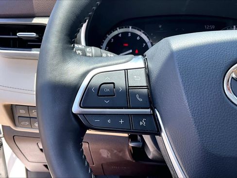 Used 2021 Toyota Highlander Limited FWD image 22