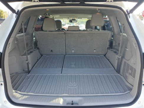 Used 2019 Toyota Highlander XLE image 13
