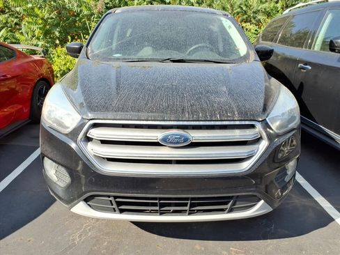 Used 2017 Ford Escape SE FWD image 2