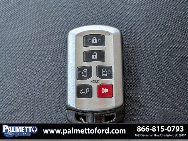 Used 2016 Toyota Sienna XLE FWD image 30