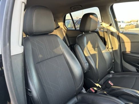 Certified 2022 Chevrolet Trax LT w/ LT Convenience Package image 22