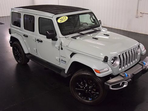 Used 2023 Jeep Wrangler Unlimited Sahara w/ Cold Weather Group AWD/4WD image 9