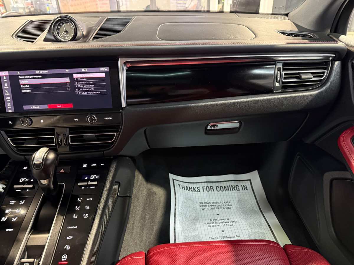 Used 2023 Porsche Macan AWD/4WD image 31